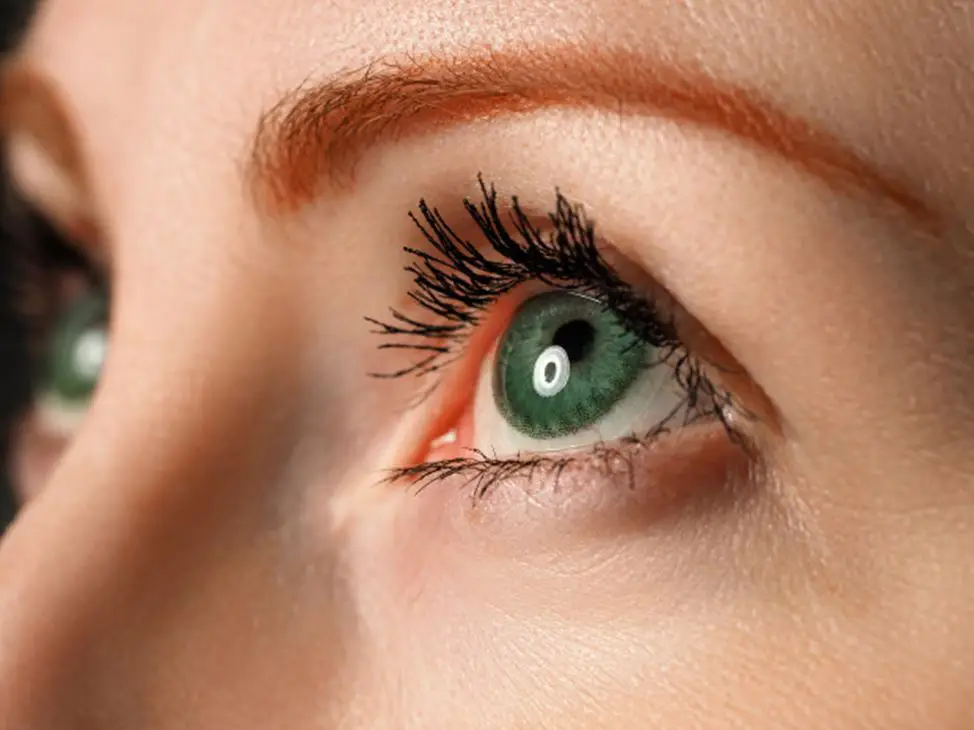 colored contact lens use