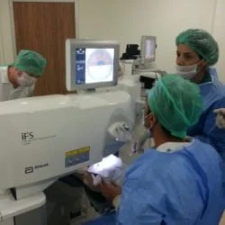 Mudança de cor dos olhos melhor -cirurgia ou laser é melhor? 2 lasik-olho-cirurgia-custo-na-Turquia